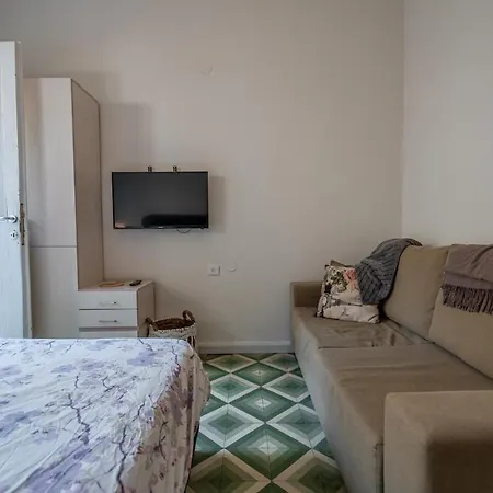 Authentic Wolfson Street Guesthouse-2